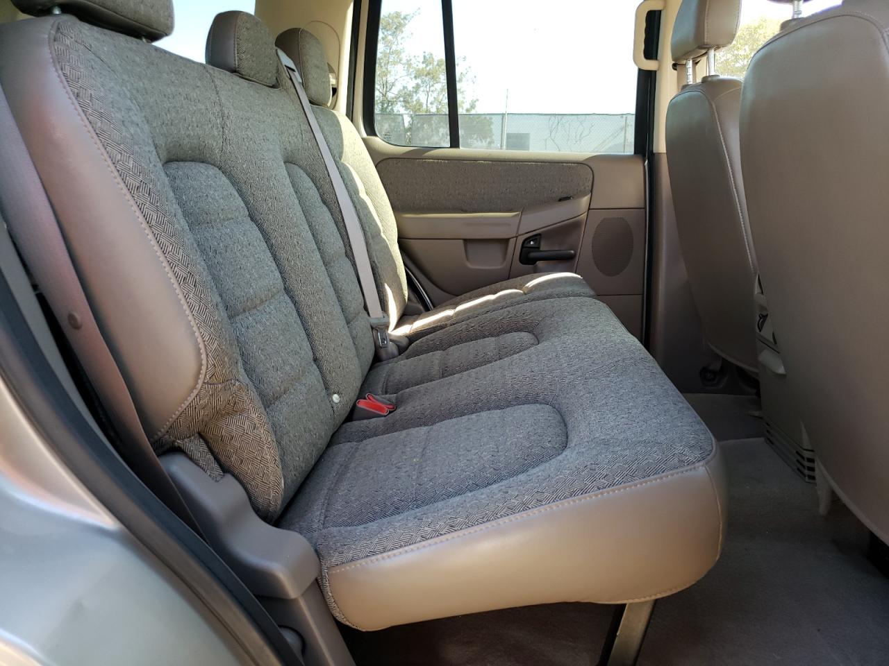 Photo 6 from auction – 2004 FORD EXPLORER X with VIN 1FMZU62K14ZA28044