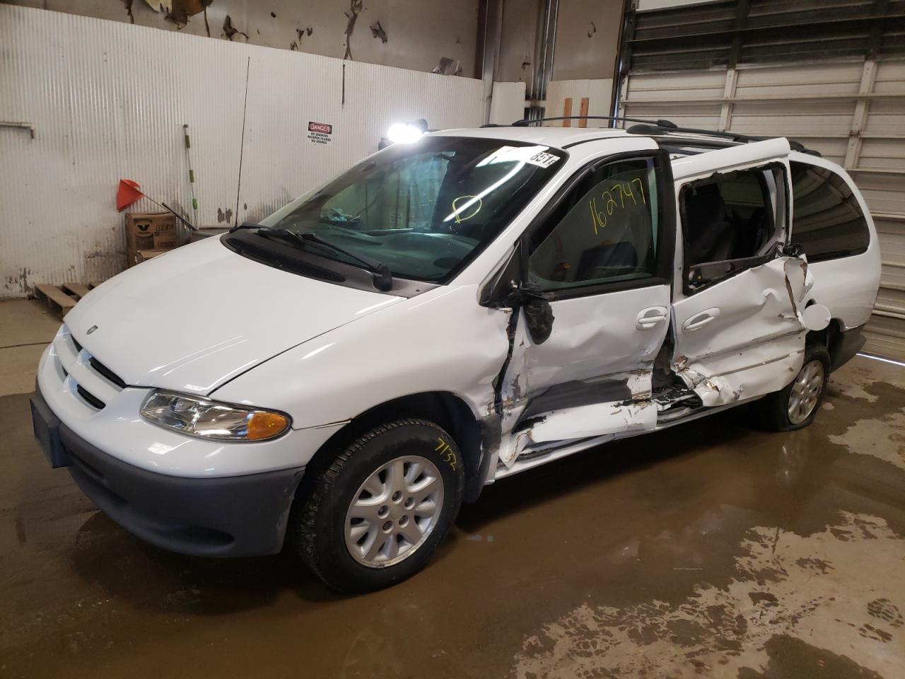 Photo 2 from auction – 2000 DODGE GRAND CARA with VIN 2B4GP44R1YR650156