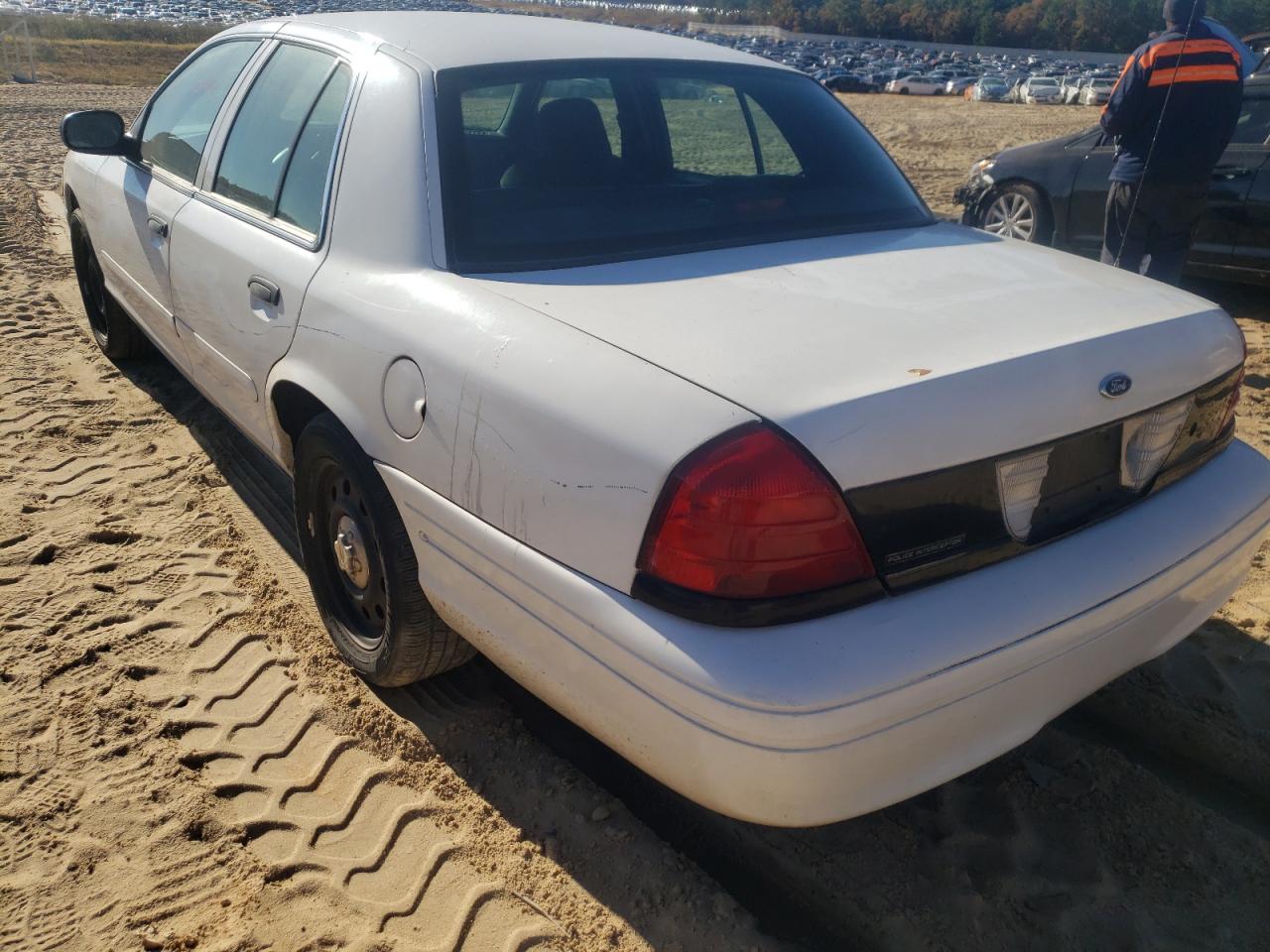 Photo 3 from auction – 2005 FORD CROWN VICT with VIN 2FAFP71W15X158377