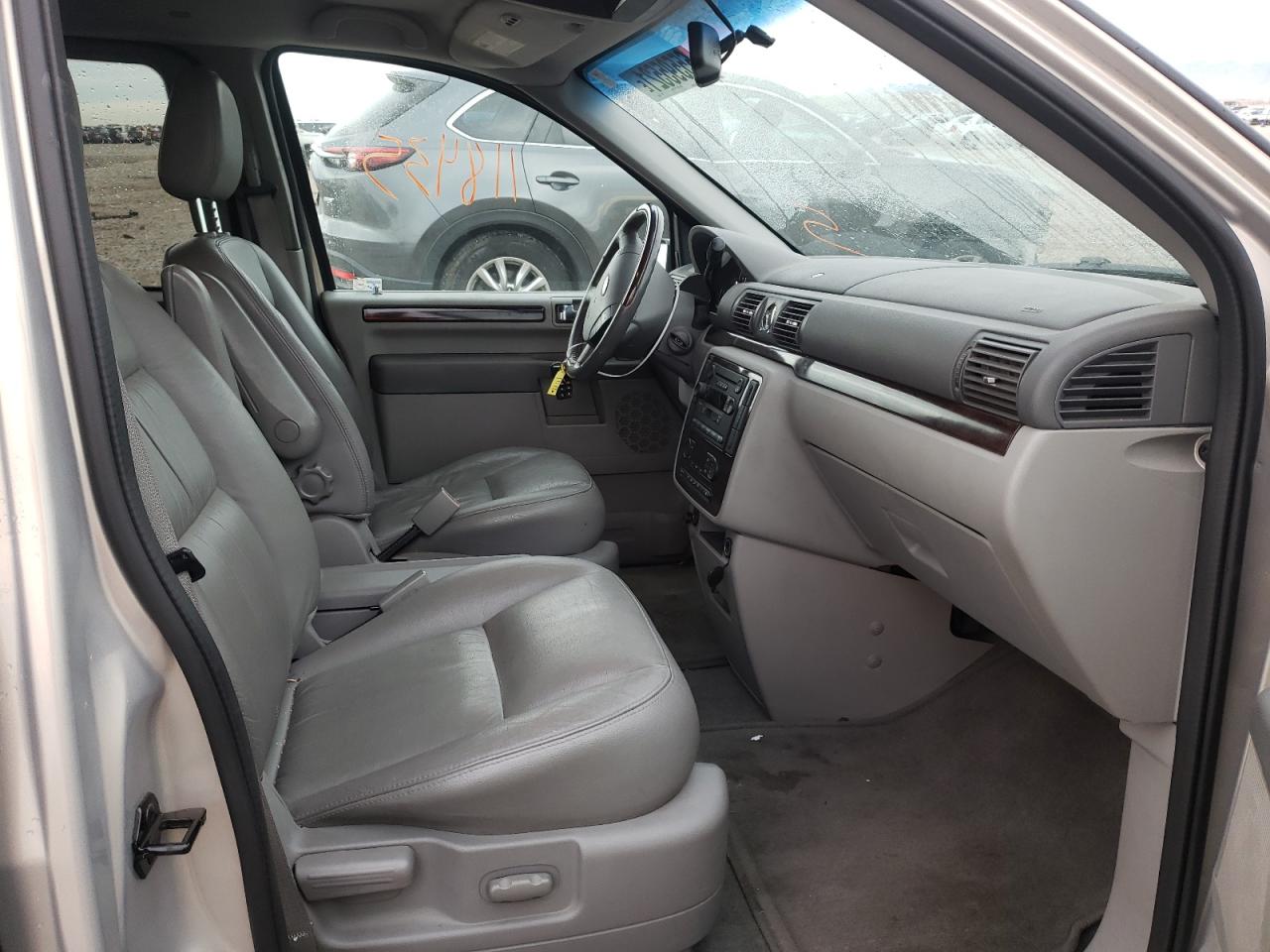 Photo 5 from auction – 2006 FORD FREESTAR L with VIN 2FMDA582X6BA33253