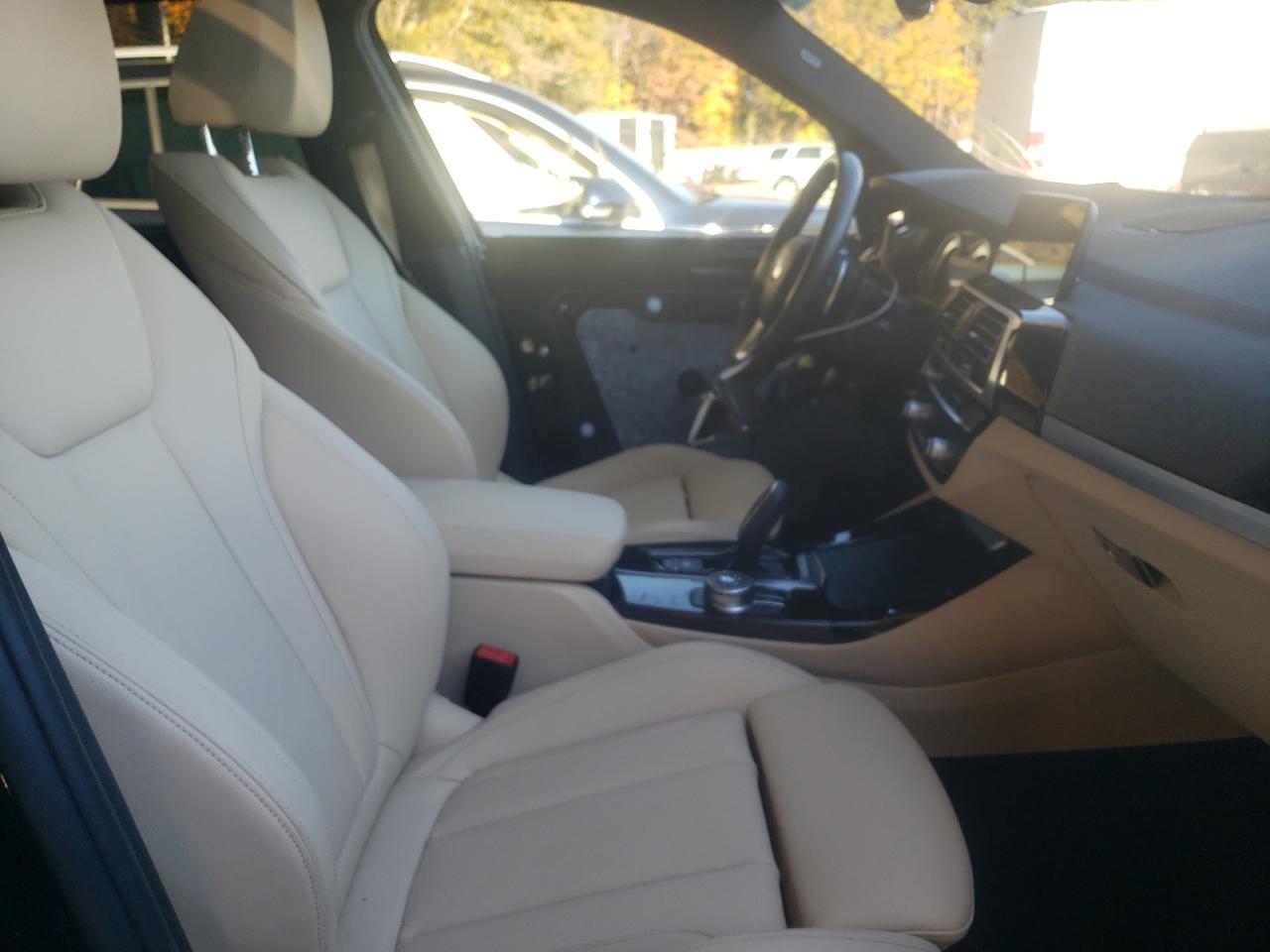 Photo 5 from auction – 2019 BMW X3 SDRIVE3 with VIN 5UXTR7C5XKLE96088