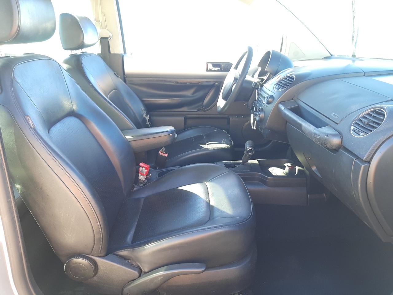 Photo 5 from auction – 2008 VOLKSWAGEN BEETLE with VIN 3VWPG31C78M502417