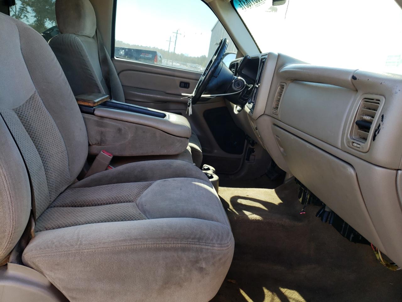 Photo 5 from auction – 2004 CHEVROLET SILVERADO with VIN 2GCEC19T841128187