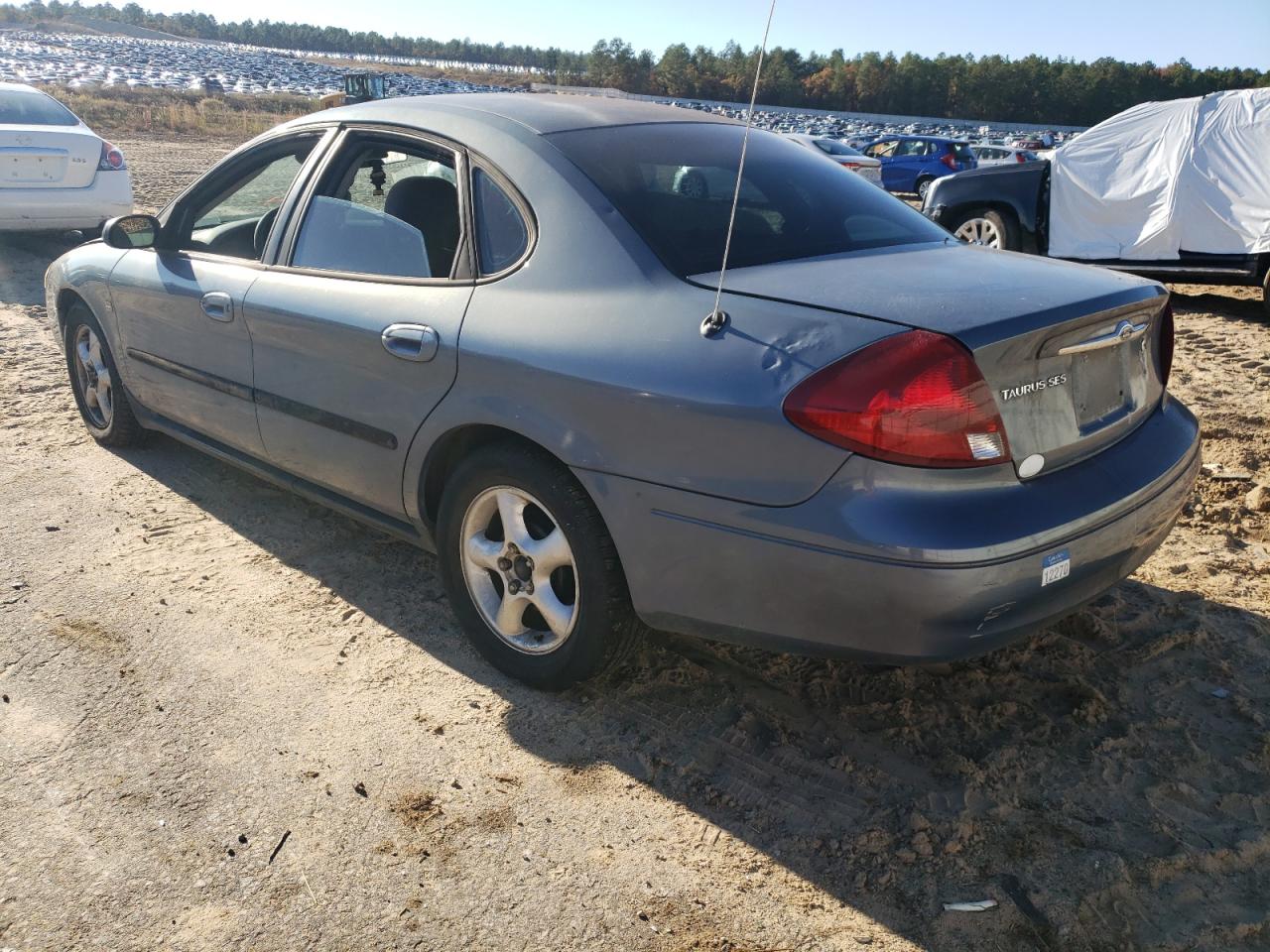 Photo 3 from auction – 2000 FORD TAURUS SES with VIN 1FAFP55S2YA249179