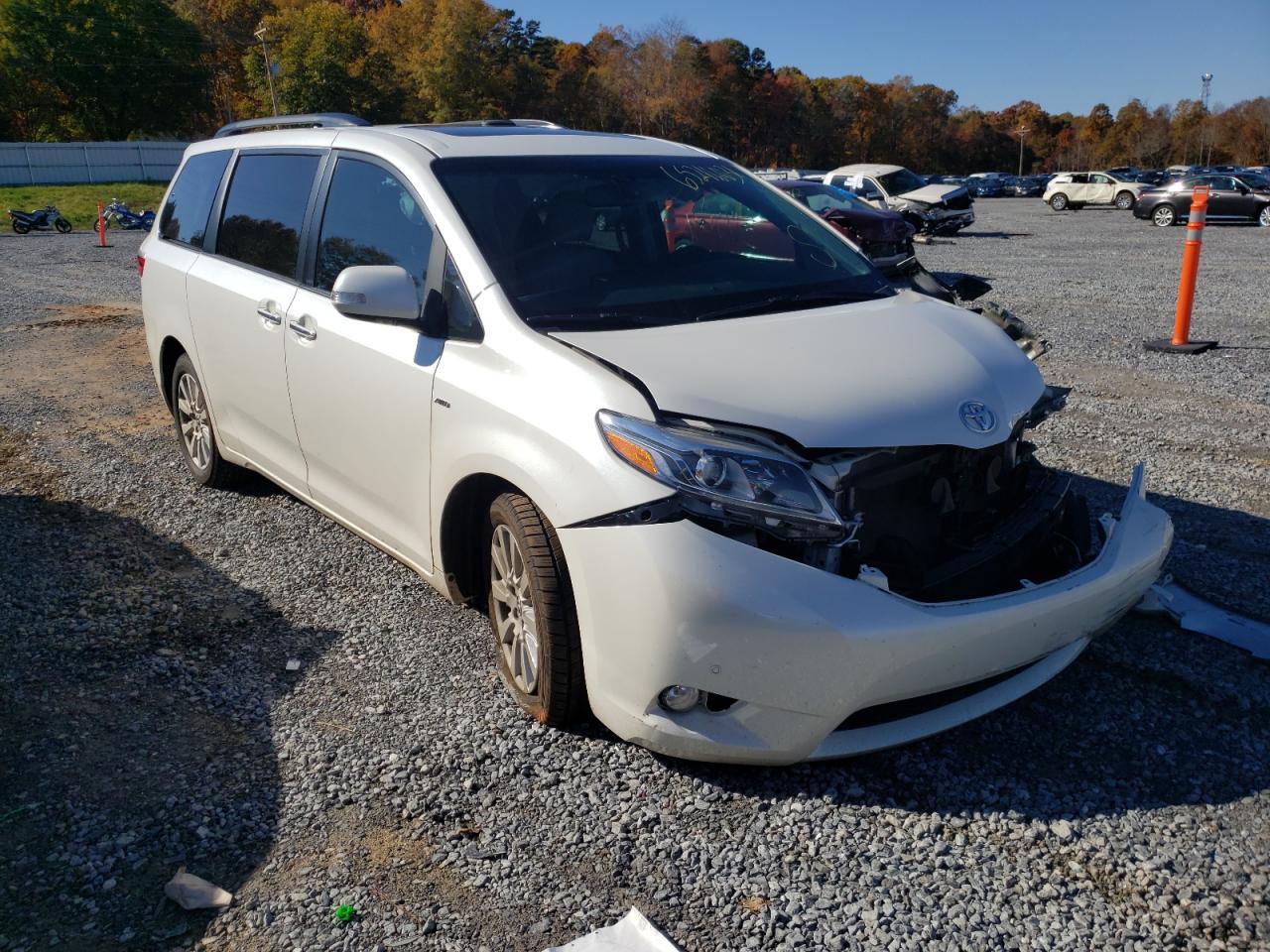 TOYOTA SIENNA XLE 2017 with VIN 5TDDZ3DC5HS179934 - Photo from auction