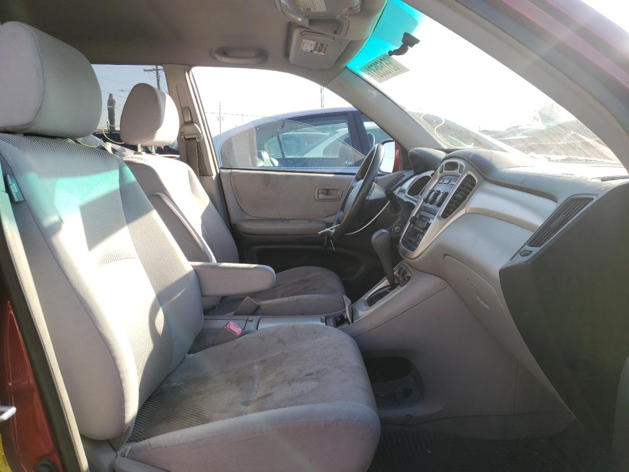 Photo 5 from auction – 2004 TOYOTA HIGHLANDER with VIN JTEGP21A240030759