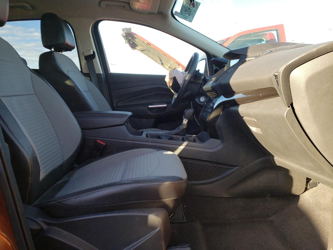 Photo 5 from auction – 2017 FORD ESCAPE SE with VIN 1FMCU9G96HUC79500