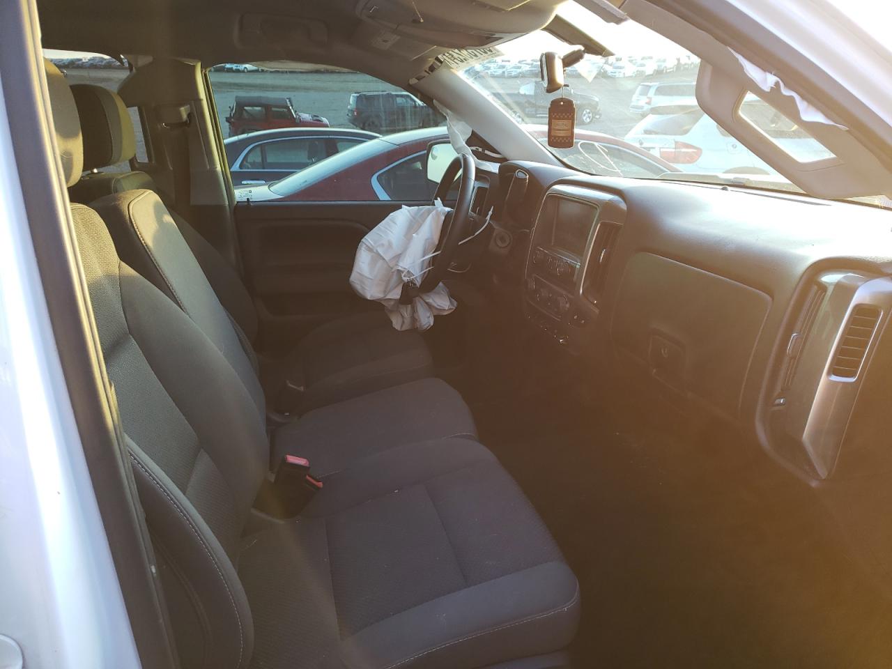 Photo 5 from auction – 2017 CHEVROLET SILVERADO with VIN 3GCUKREC0HG107964