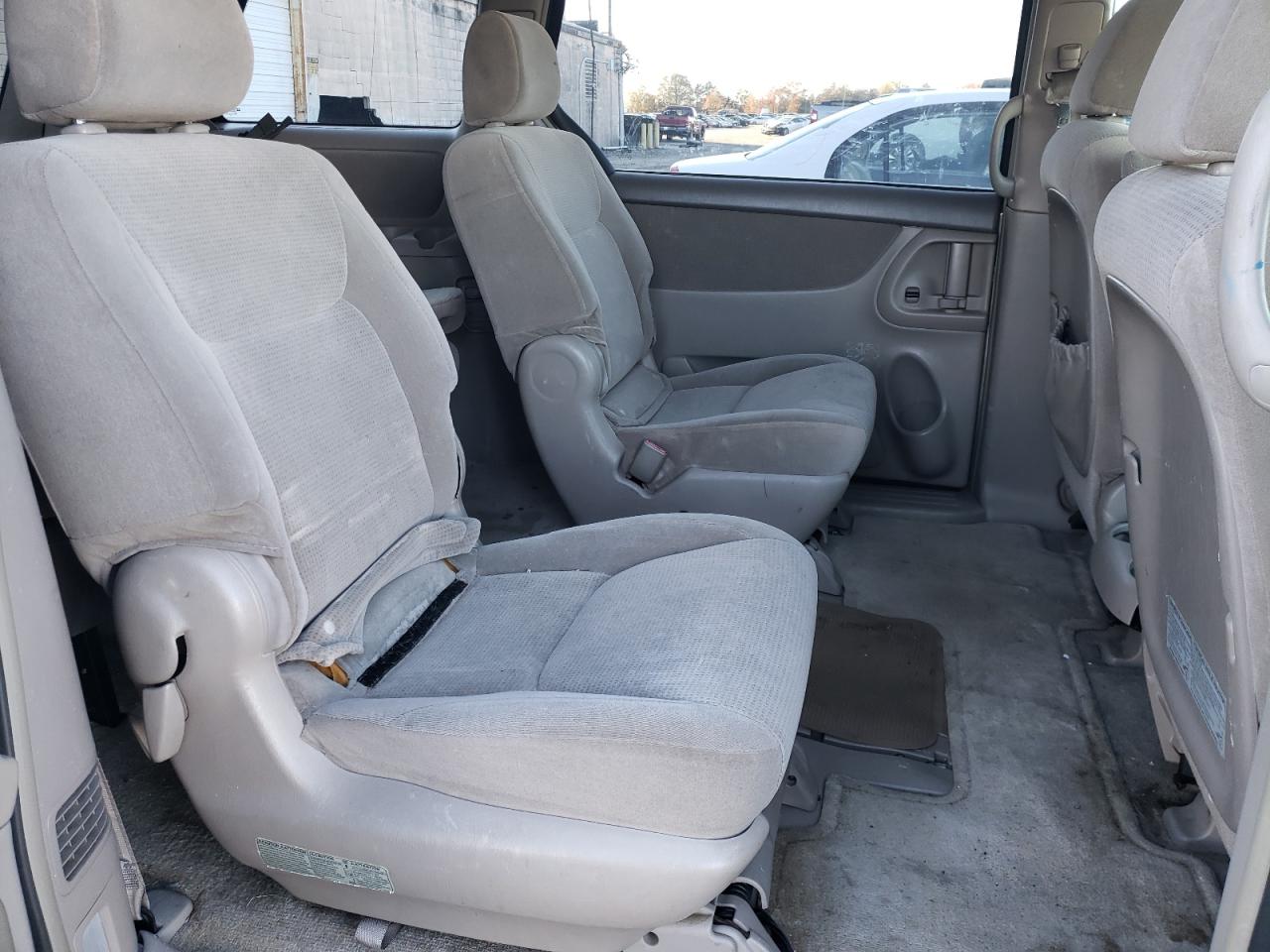 Photo 6 from auction – 2005 TOYOTA SIENNA with VIN 5TDZA23C85S228421