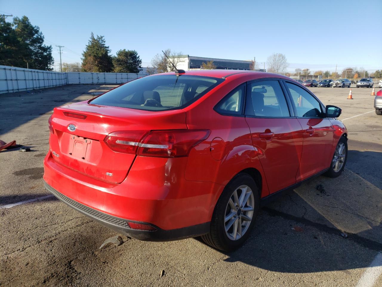 Photo 4 from auction – 2017 FORD FOCUS SE with VIN 1FADP3F25HL215364