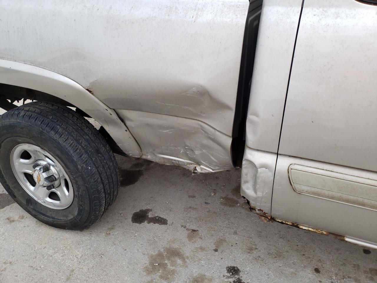 Photo 9 from auction – 2004 CHEVROLET SILVERADO with VIN 2GCEK19T341222593
