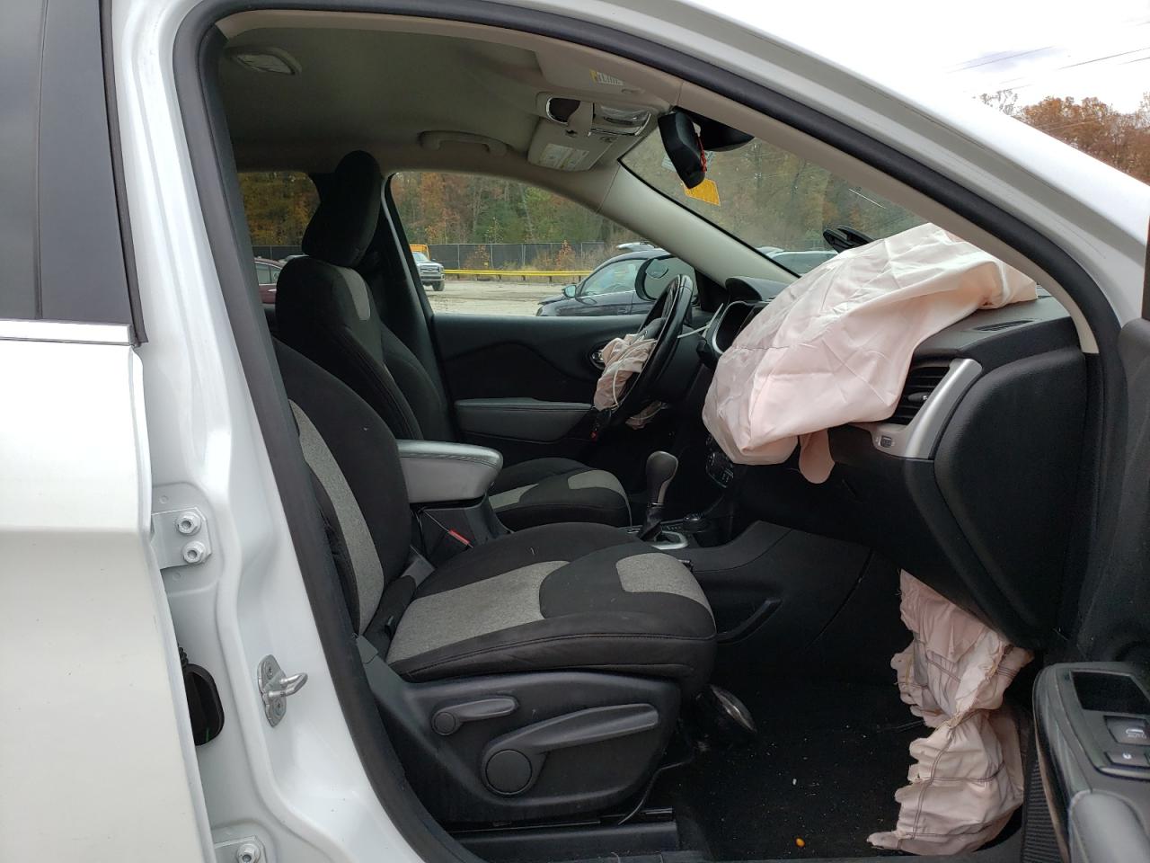 Photo 5 from auction – 2014 JEEP CHEROKEE L with VIN 1C4PJMCB1EW128090