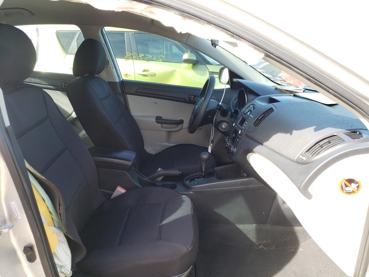 Photo 5 from auction – 2010 KIA FORTE LX with VIN KNAFT4A28A5866314