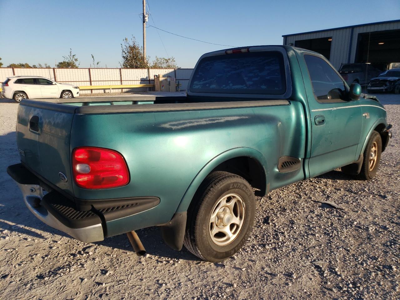 Photo 4 from auction – 1998 FORD F150 with VIN 1FTRF07L4WKA72483