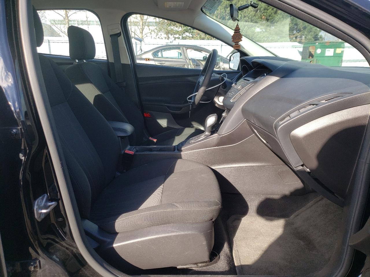 Photo 5 from auction – 2016 FORD FOCUS SE with VIN 1FADP3F24GL209893