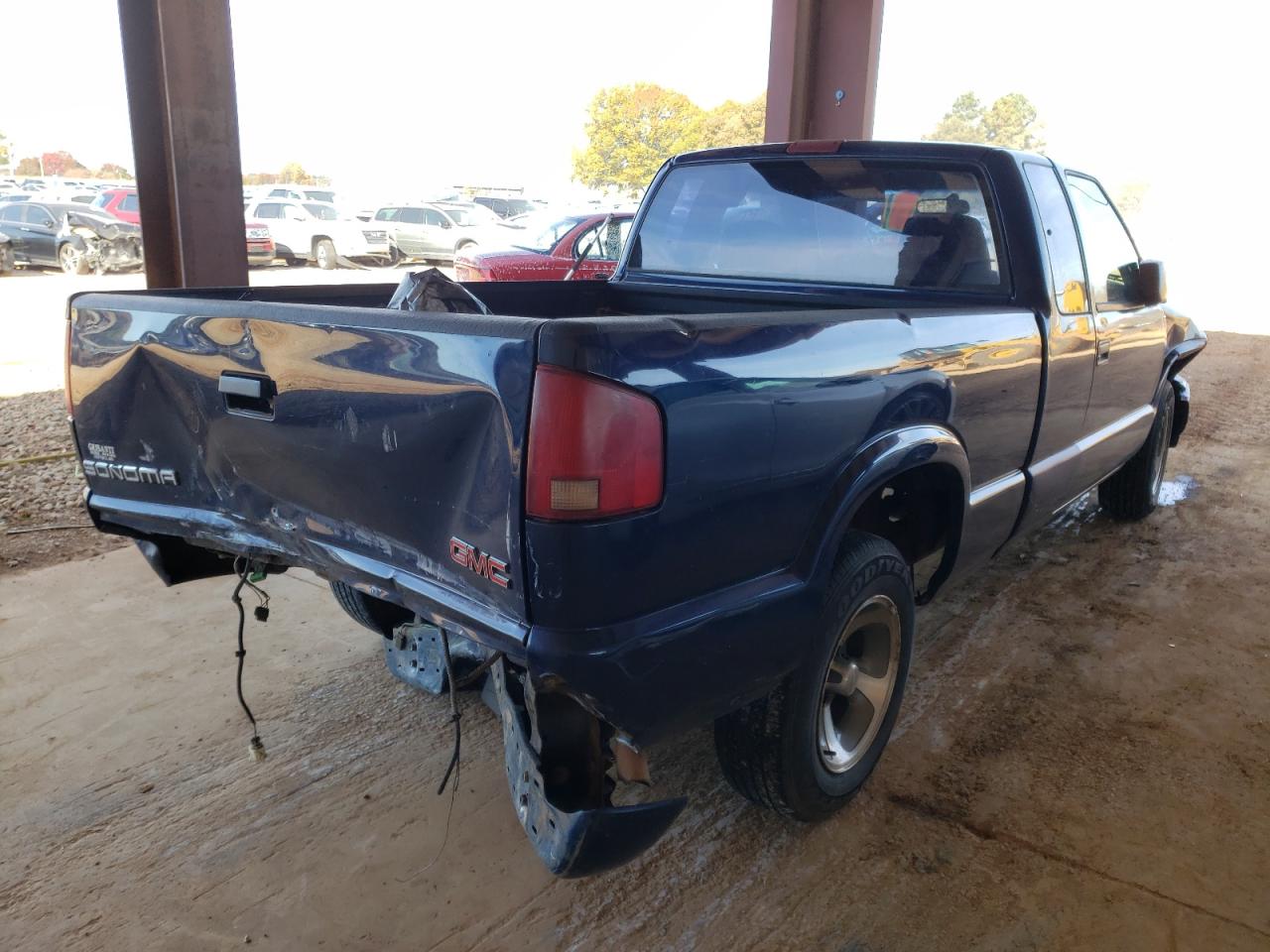 Photo 4 from auction – 2003 GMC SONOMA with VIN 1GTCS19H638105055