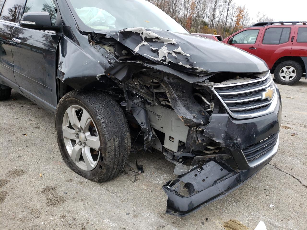 Photo 9 from auction – 2017 CHEVROLET TRAVERSE L with VIN 1GNKRGKD3HJ159745