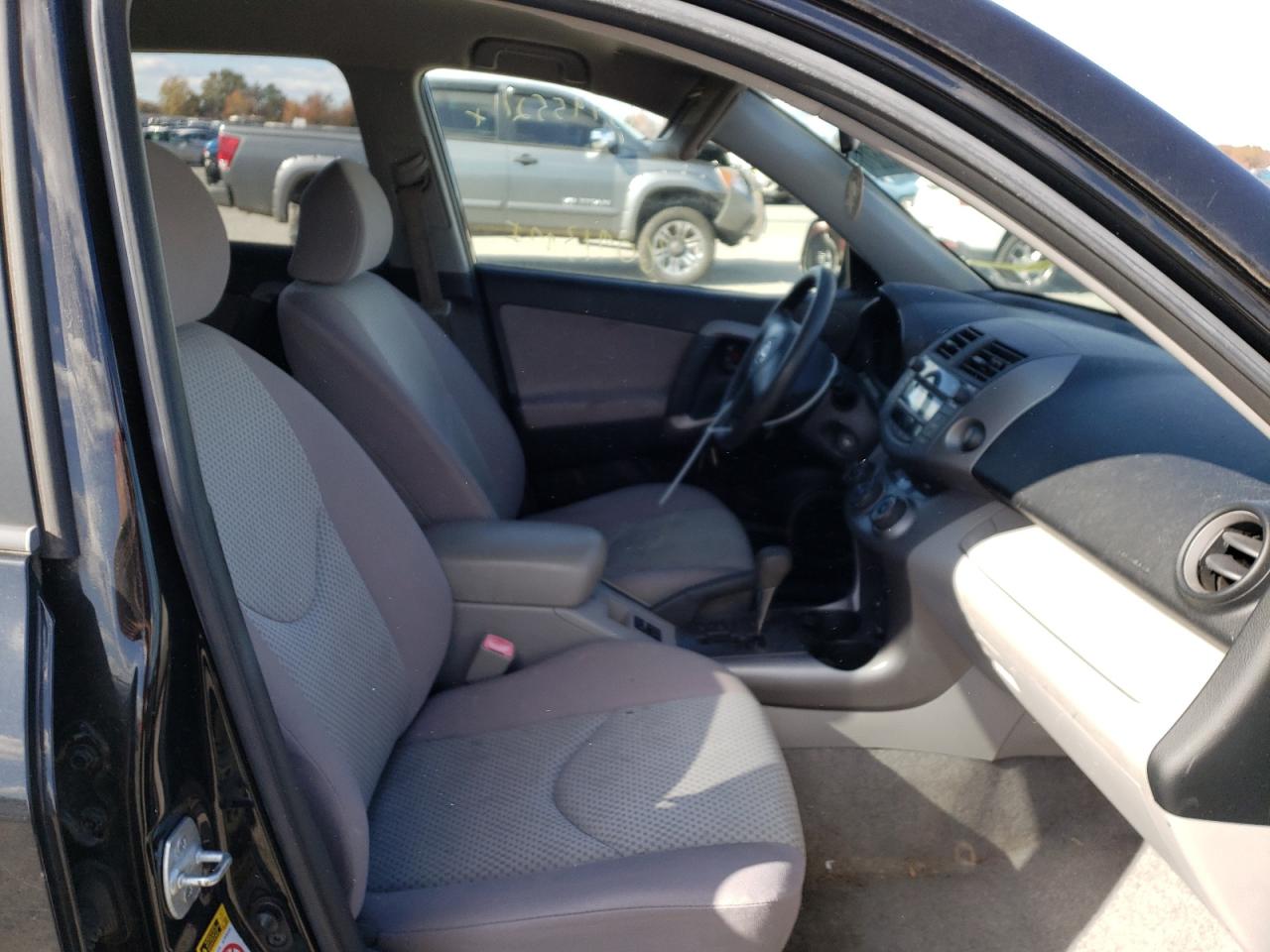 Photo 5 from auction – 2007 TOYOTA RAV4 with VIN JTMBD35V175108661