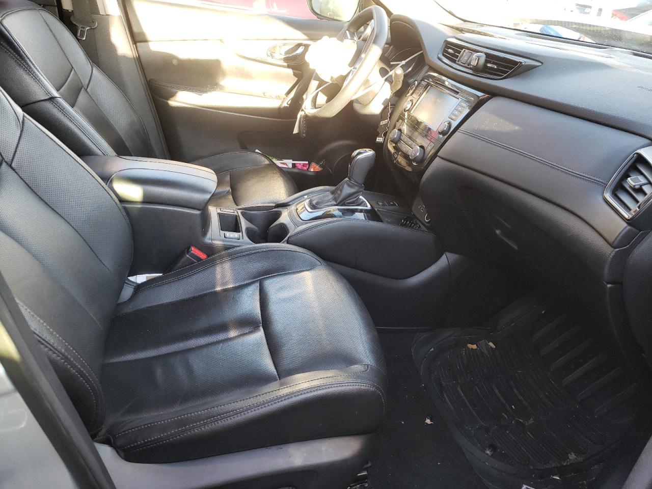 Photo 5 from auction – 2019 NISSAN ROGUE S with VIN 5N1AT2MV3KC765665