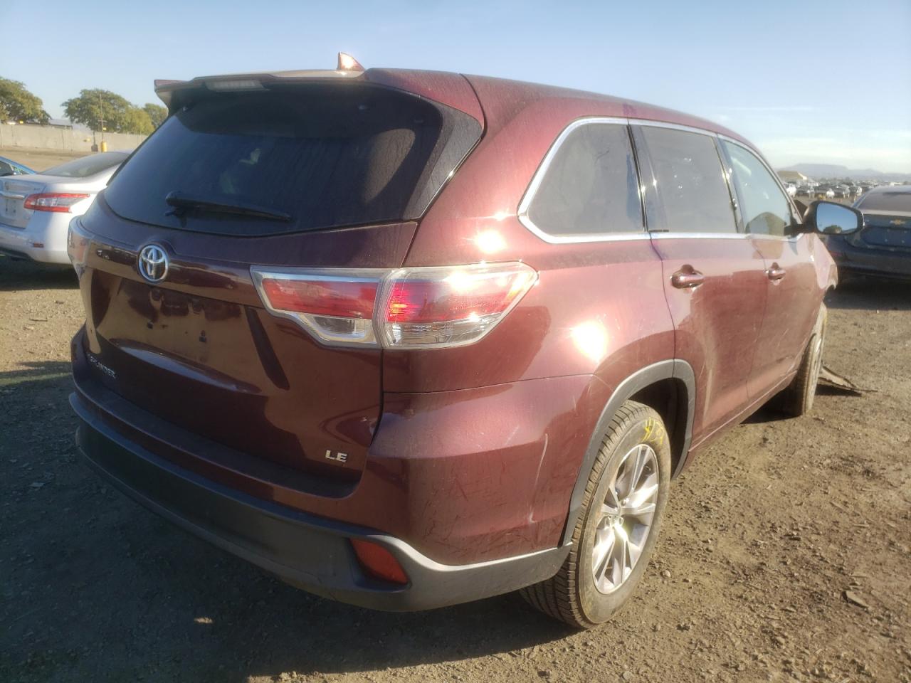 Photo 4 from auction – 2015 TOYOTA HIGHLANDER with VIN 5TDZKRFH9FS051960