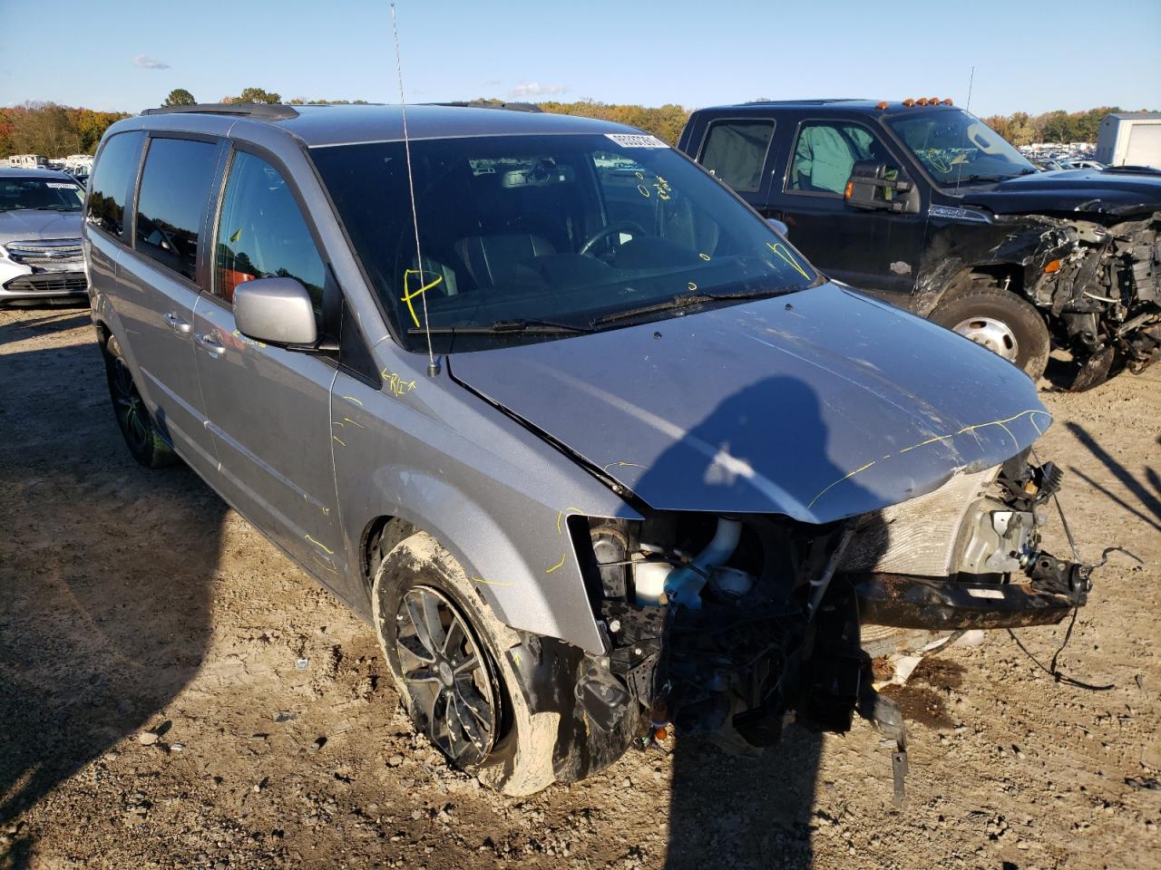 DODGE GRAND CARA 2017 with VIN 2C4RDGEG9HR799174 - Photo from auction