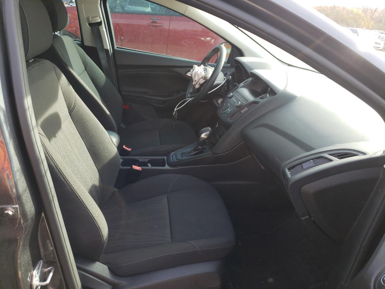 Photo 5 from auction – 2018 FORD FOCUS SE with VIN 1FADP3K27JL277859