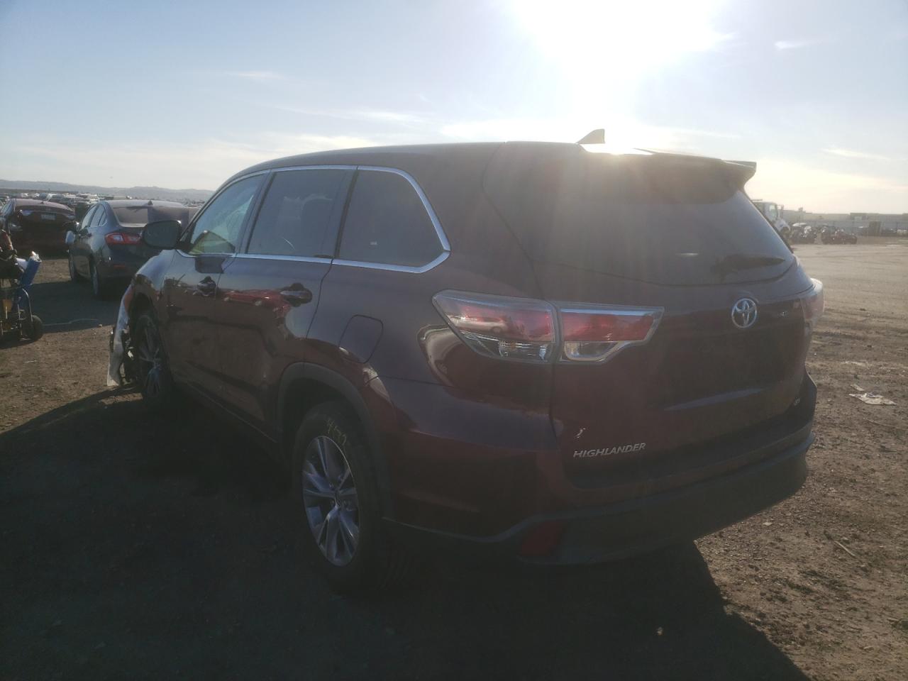 Photo 3 from auction – 2015 TOYOTA HIGHLANDER with VIN 5TDZKRFH9FS051960