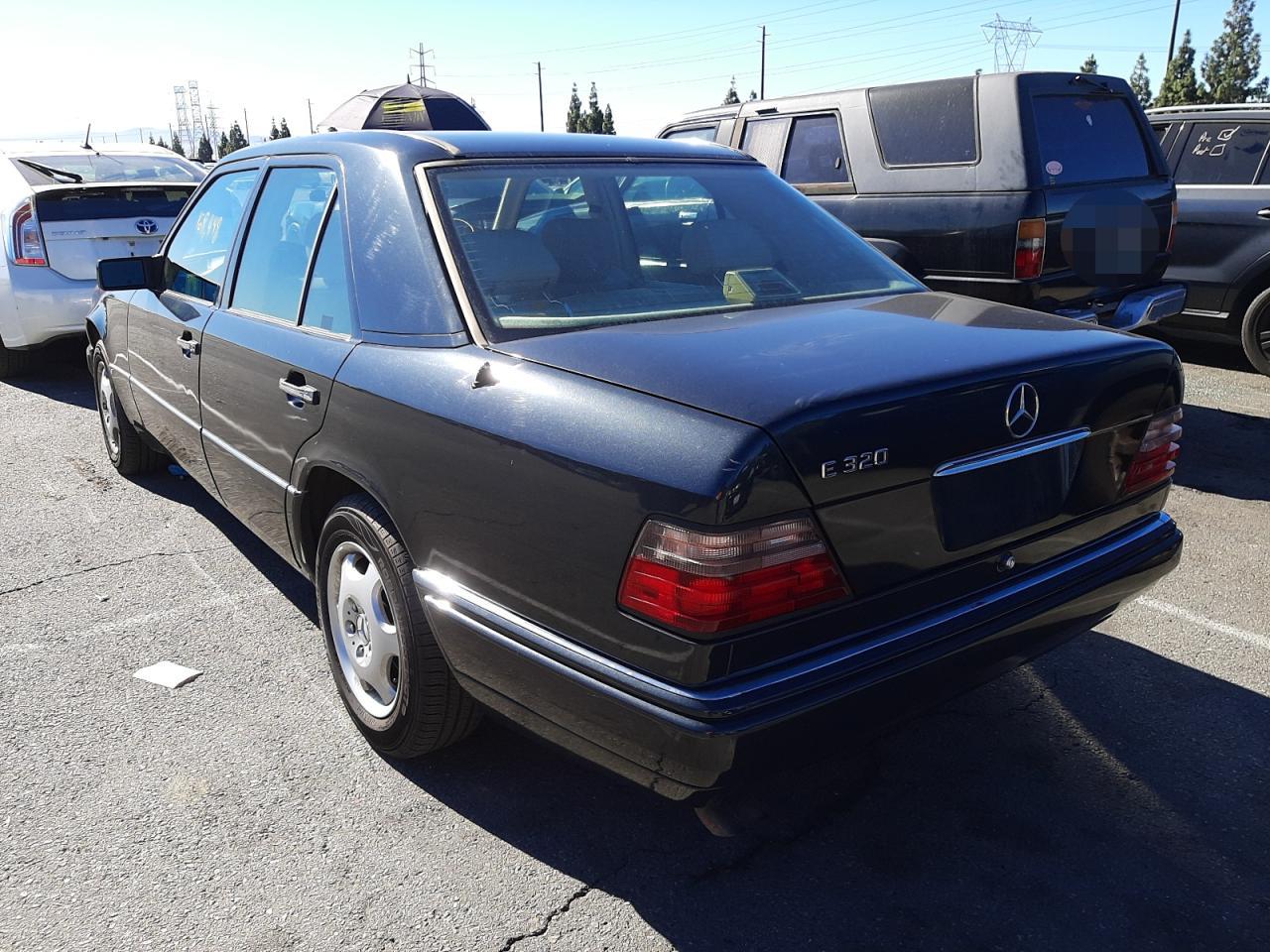 Photo 3 from auction – 1995 MERCEDES-BENZ E 320 BASE with VIN WDBEA32E5SC265462
