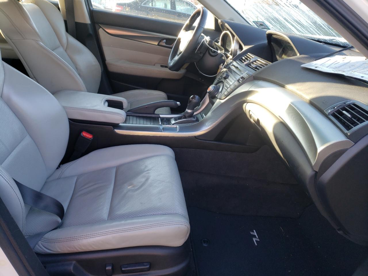 Photo 5 from auction – 2010 ACURA TL with VIN 19UUA9F52AA007261