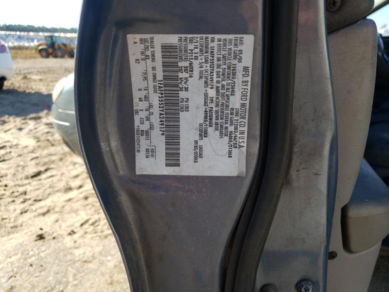 Photo 10 from auction – 2000 FORD TAURUS SES with VIN 1FAFP55S2YA249179