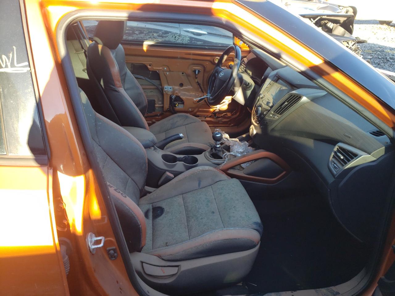 Photo 5 from auction – 2016 HYUNDAI VELOSTER T with VIN KMHTC6AE3GU262272