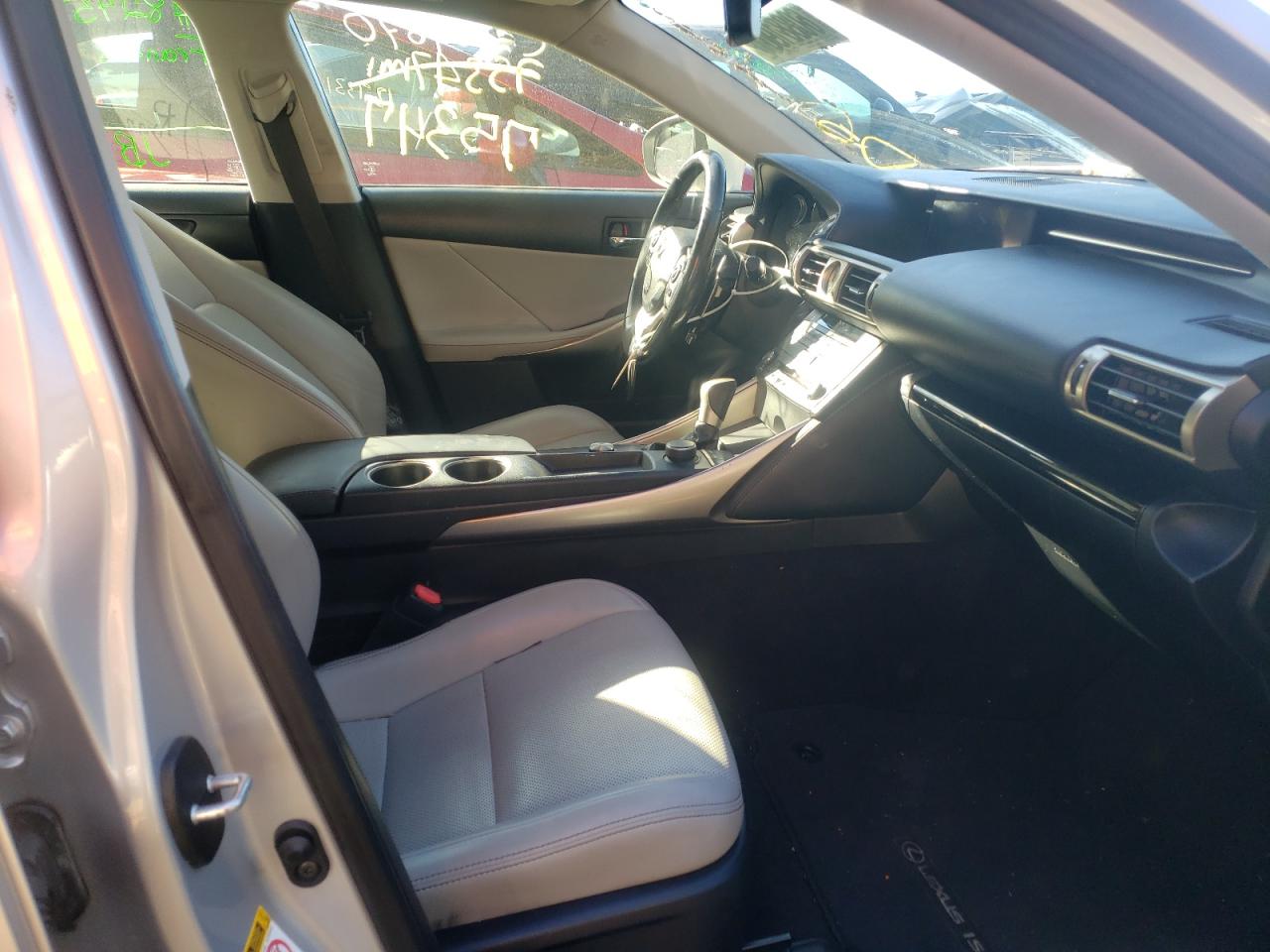 Photo 5 from auction – 2016 LEXUS IS 200T with VIN JTHBA1D23G5009018