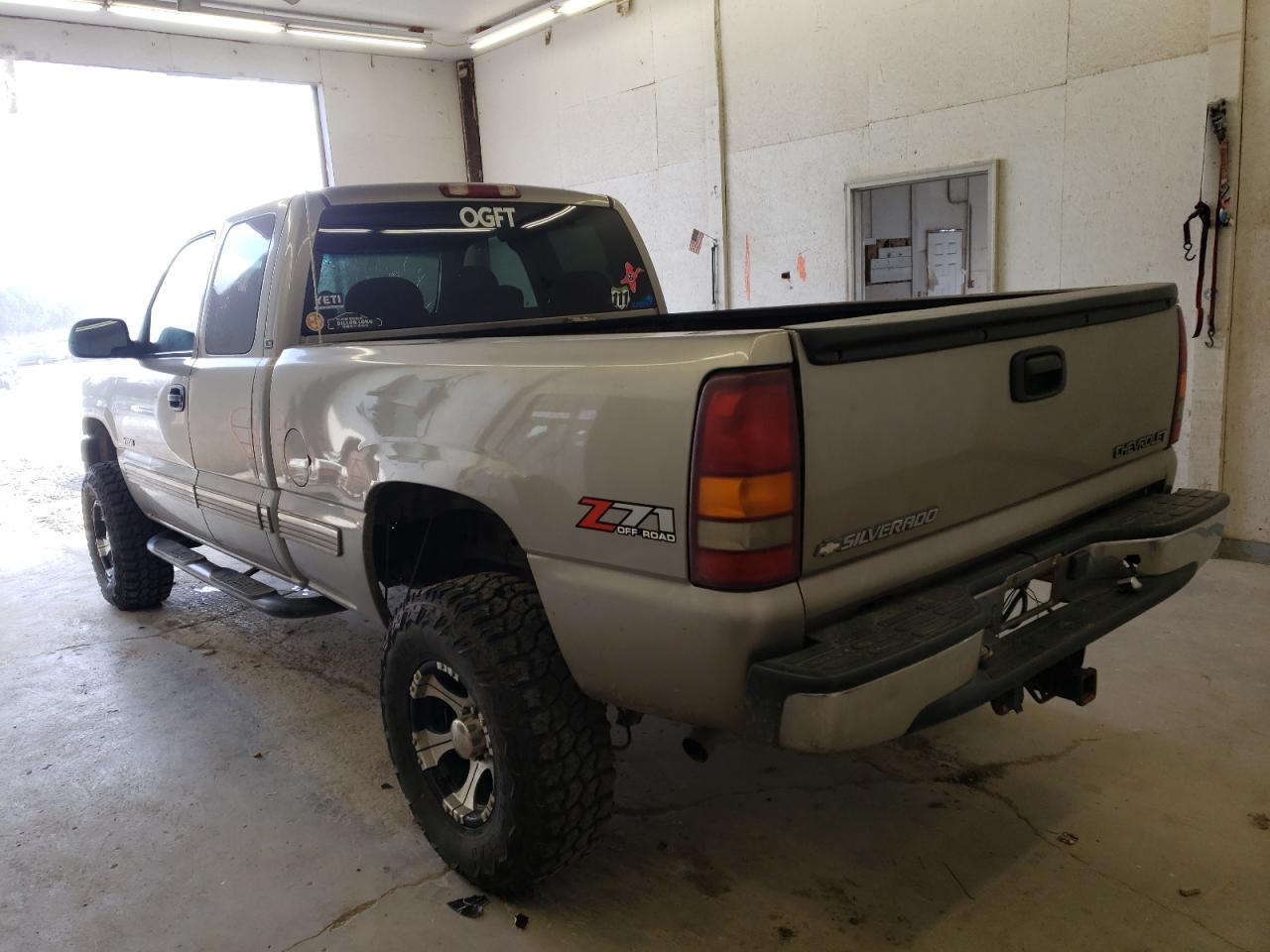 Photo 3 from auction – 2000 CHEVROLET SILVERADO with VIN 1GCEK19V5YE397076