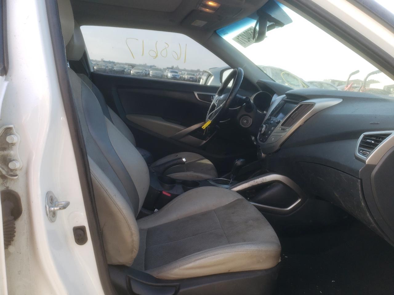 Photo 5 from auction – 2013 HYUNDAI VELOSTER with VIN KMHTC6AD0DU134090