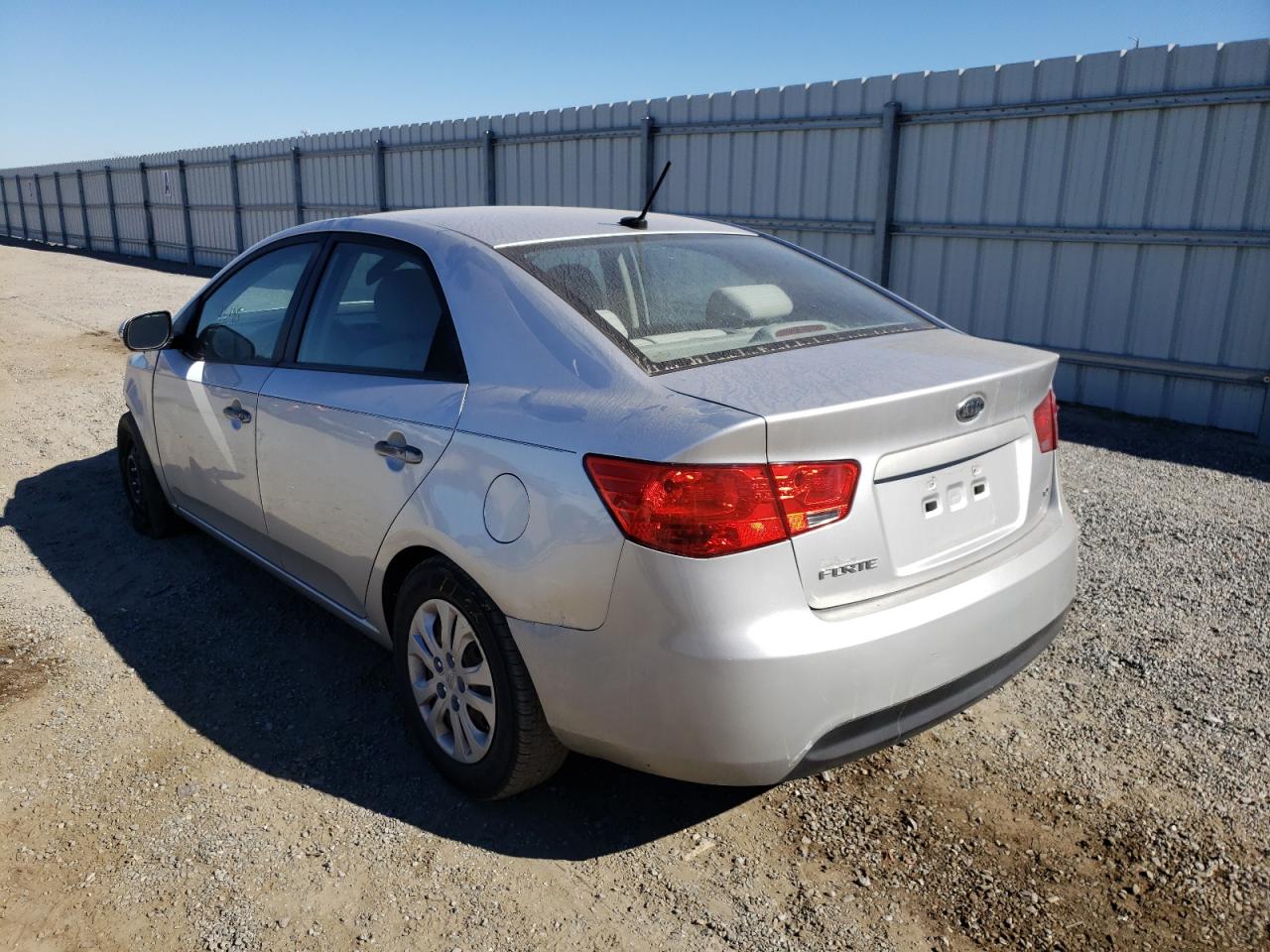 Photo 3 from auction – 2010 KIA FORTE EX with VIN KNAFU4A20A5273429