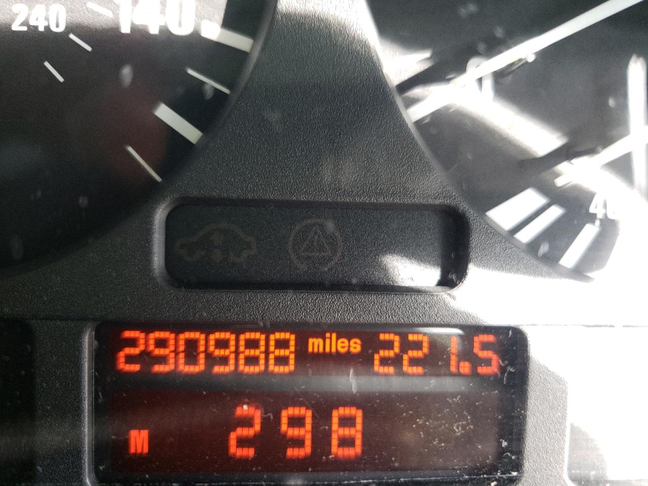 Photo 8 from auction – 2000 BMW 528 I with VIN WBADM5340YBY17693