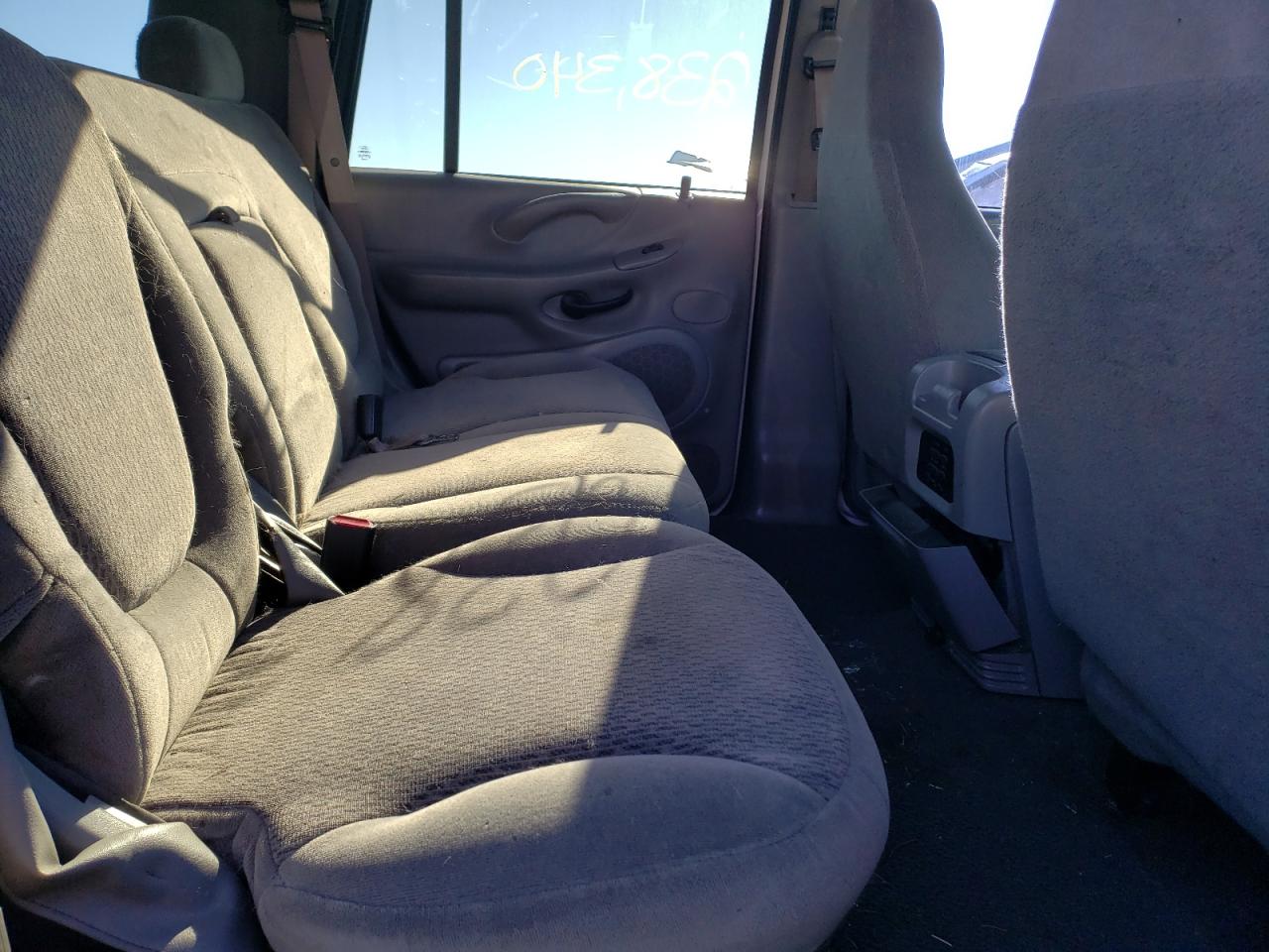 Photo 6 from auction – 2000 FORD EXPEDITION with VIN 1FMRU15L6YLB83432
