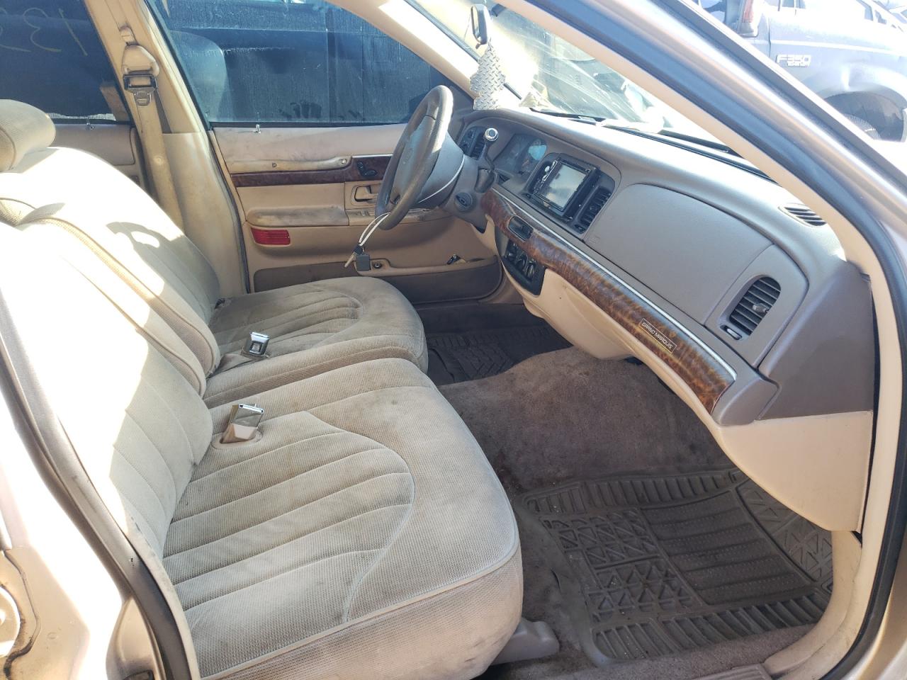 Photo 5 from auction – 1997 MERCURY GRAND MARQ with VIN 2MELM74WXVX624517