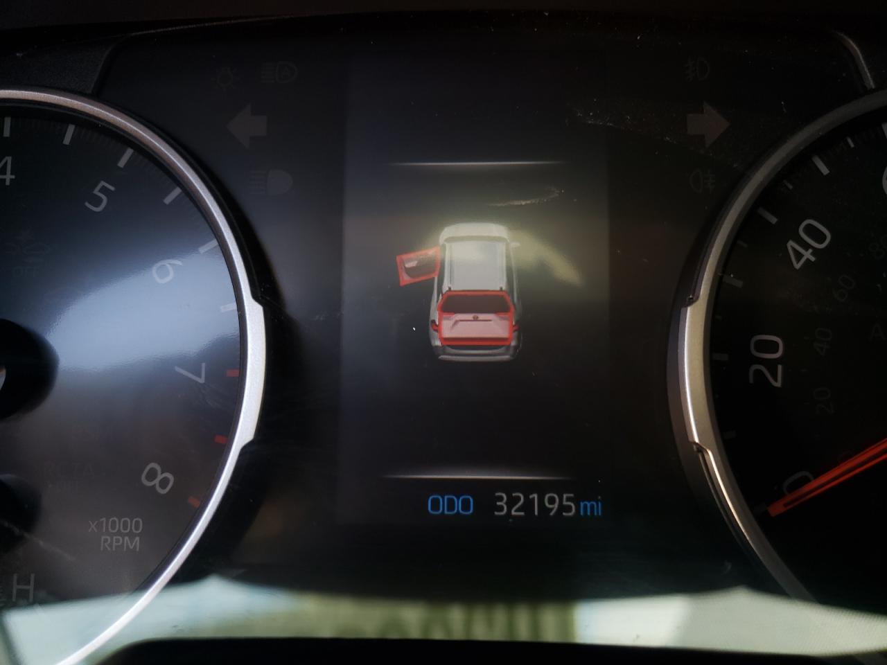 Photo 8 from auction – 2019 TOYOTA RAV4 LE with VIN JTMG1RFV4KD009508