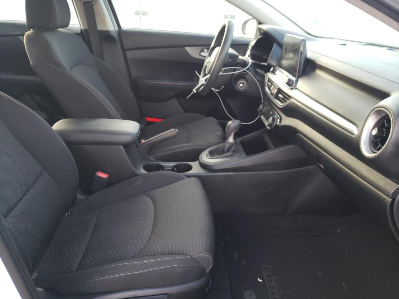 Photo 5 from auction – 2019 KIA FORTE FE with VIN 3KPF24AD9KE009433