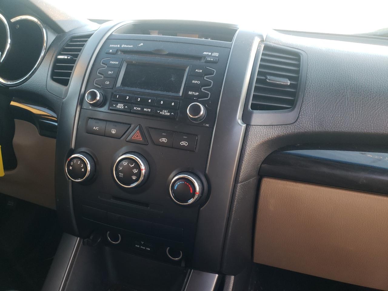 Photo 9 from auction – 2011 KIA SORENTO BA with VIN 5XYKTCA12BG010468