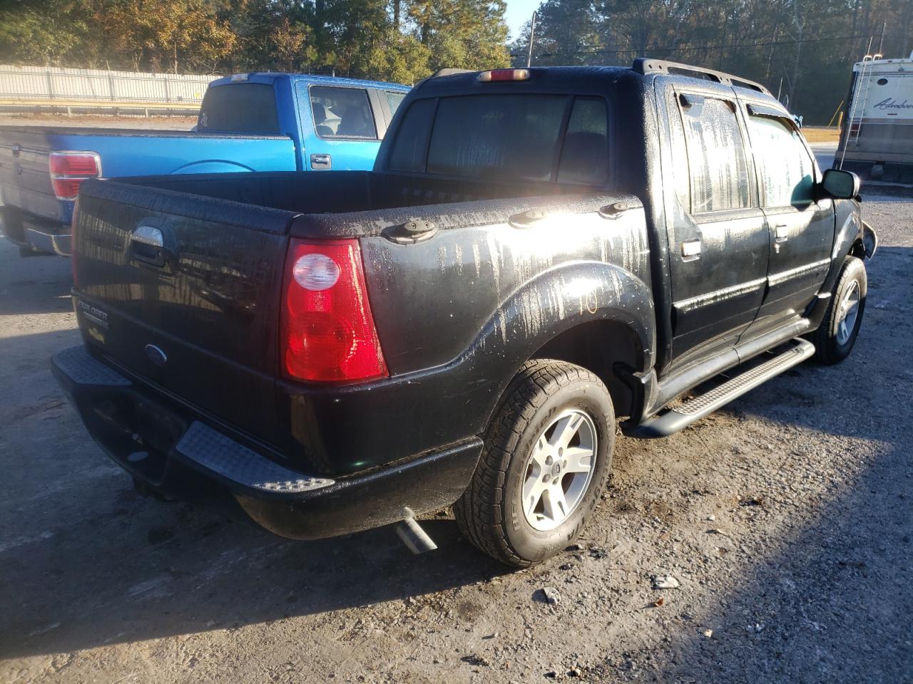 Photo 4 from auction – 2005 FORD EXPLORER S with VIN 1FMZU67K65UB77797
