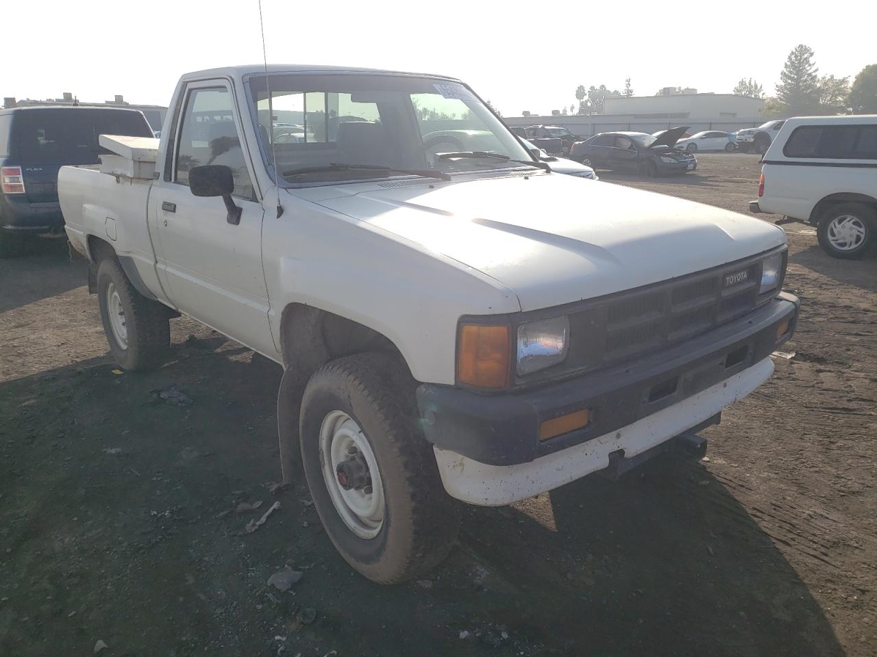 TOYOTA PICKUP 1986 with VIN JT4RN63R3G0087697 - Photo from auction