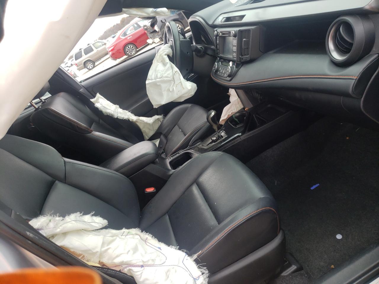 Photo 5 from auction – 2016 TOYOTA RAV4 SE with VIN 2T3NFREV0GW263883