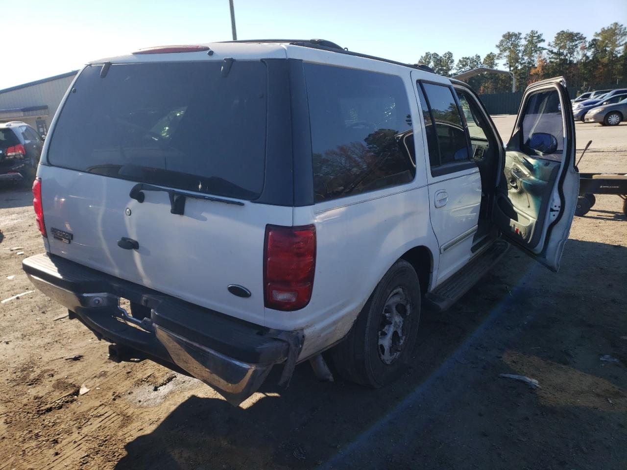 Photo 4 from auction – 2000 FORD EXPEDITION with VIN 1FMRU15L6YLB83432