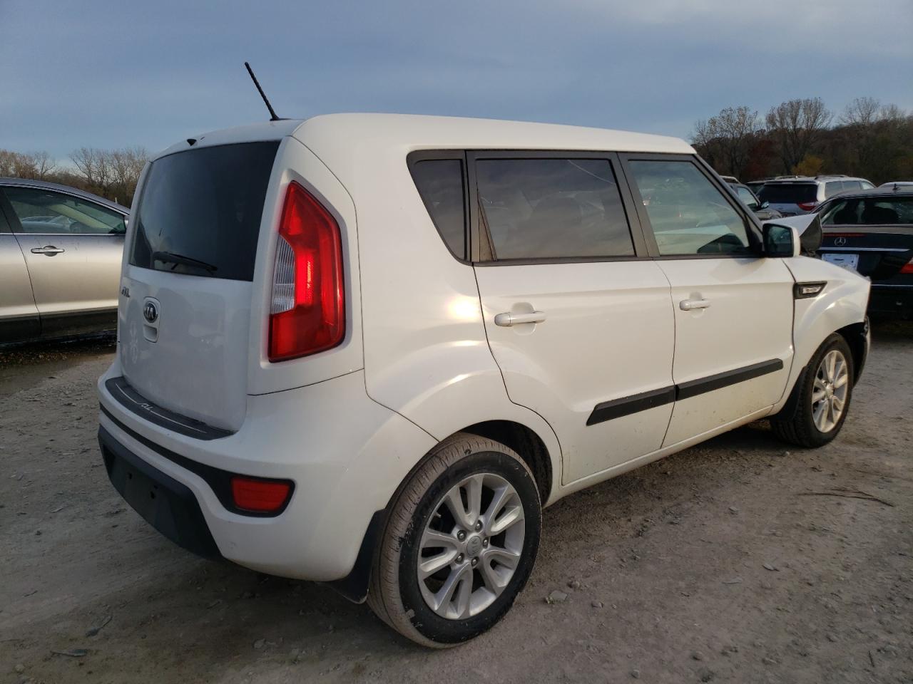 Photo 4 from auction – 2013 KIA SOUL with VIN KNDJT2A59D7574398