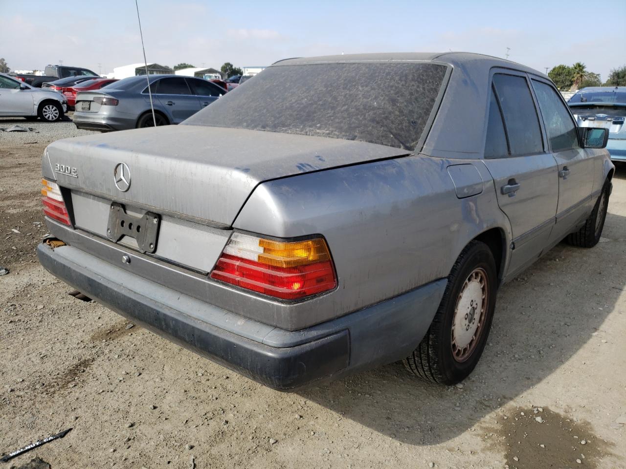 Photo 4 from auction – 1987 MERCEDES-BENZ 300 E with VIN WDBEA30D2HA461440