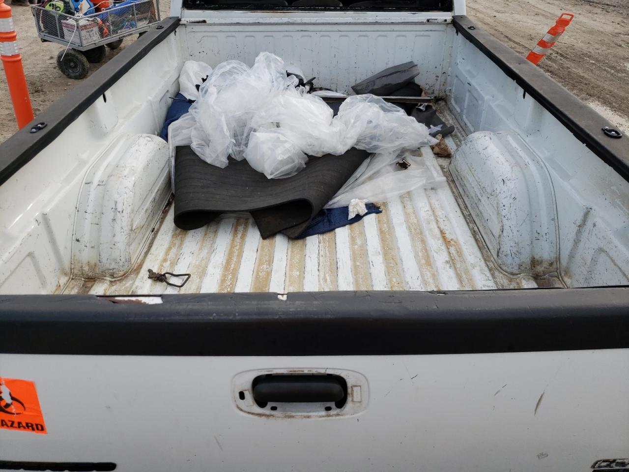 Photo 6 from auction – 2000 CHEVROLET SILVERADO with VIN 1GCEC14W3YE303449