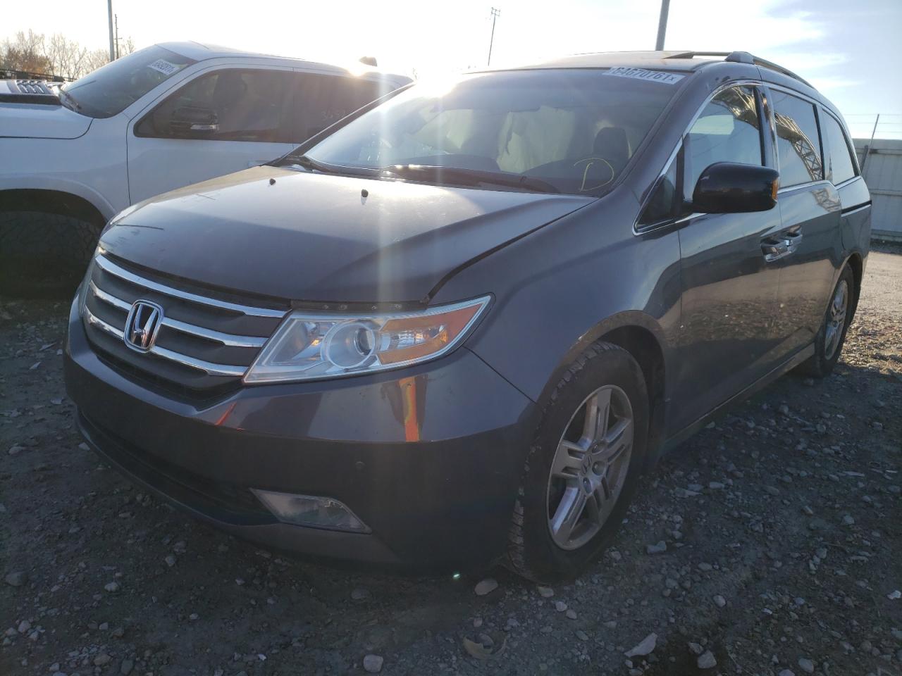 Photo 2 from auction – 2011 HONDA ODYSSEY TO with VIN 5FNRL5H91BB012192