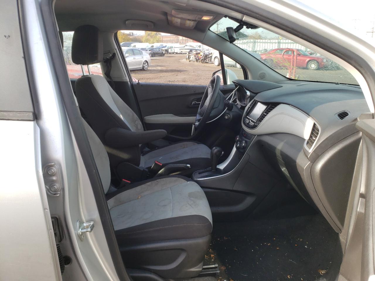 Photo 5 from auction – 2017 CHEVROLET TRAX LS with VIN KL7CJKSB5HB152664